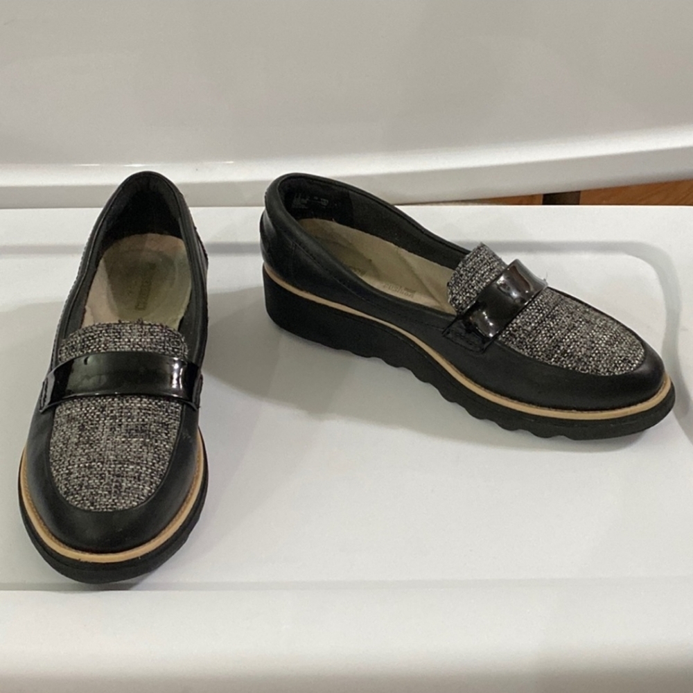 Clarks Sharon Gracie Black Tweed & Leather Wedge Loafer, W-7.5